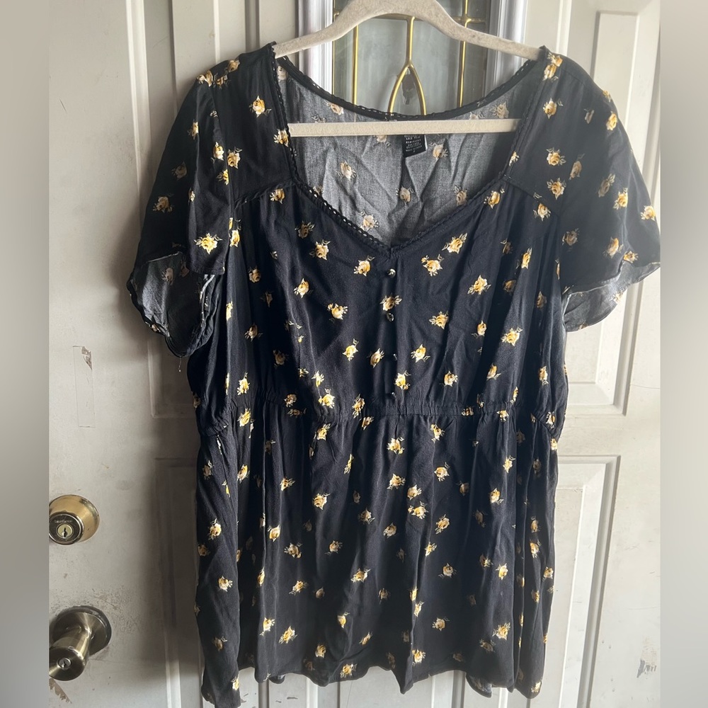 Torrid size 2 floral top
